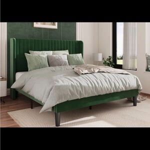 Green Comforter with Modern Minimalist Design